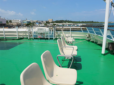 スカイラウンジのベンチ