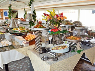 和、洋、中のお料理を堪能